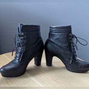 Kenneth Cole Women's (Size 6M) Black Leather Lace-Up Boots With Block Heel